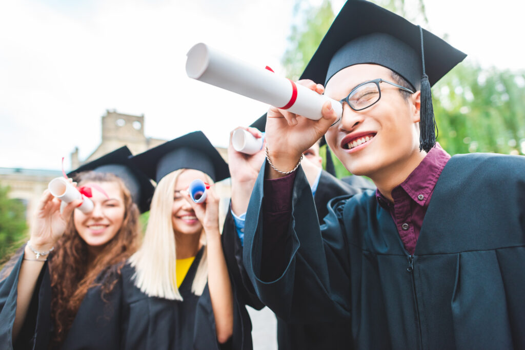 Selective Focus of Multicultural Graduates with Diplomas in Park